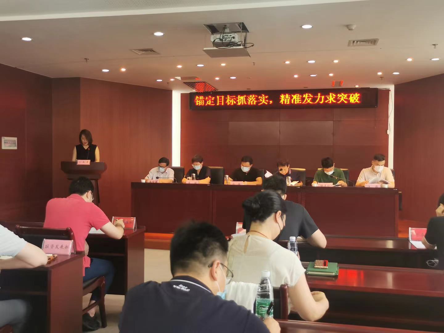 半年會(huì )2.jpg 半年會(huì )2.jpg